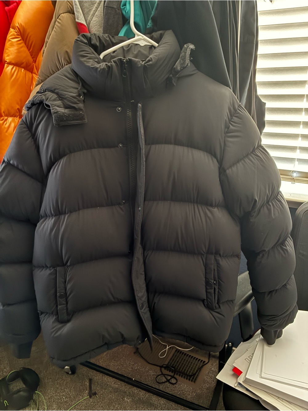 ARITZIA SUPER PUFF TNA " MEDIUM " BLACK